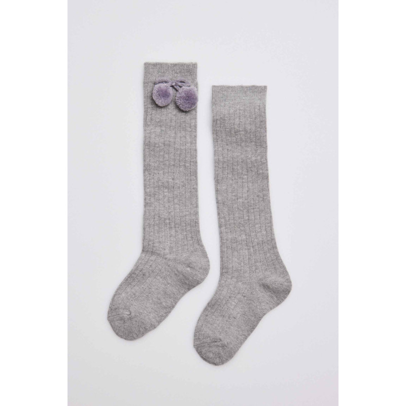 Calcetines largos pompones gris-Ysabel Mora