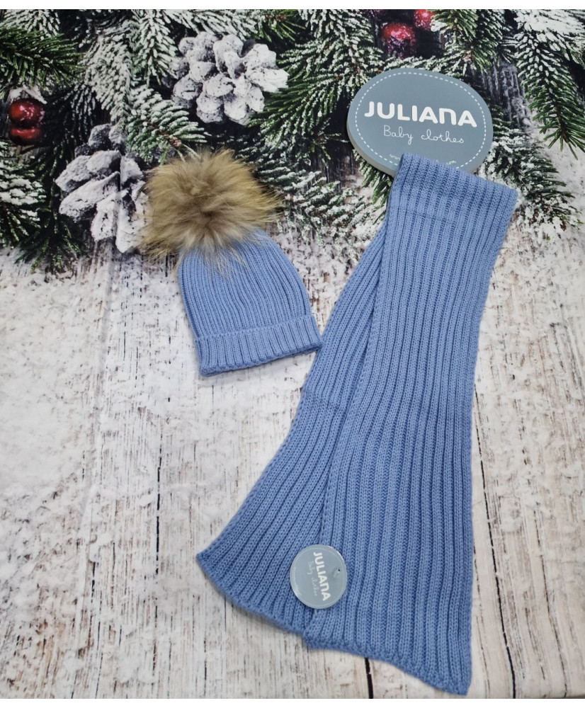 Conjunto Gorro Pompon Pelo Natural y Bufanda Canalé Cielo-Juliana Conjunto Gorro Pompon Pelo Natural y Bufanda Canalé Cielo-Juliana