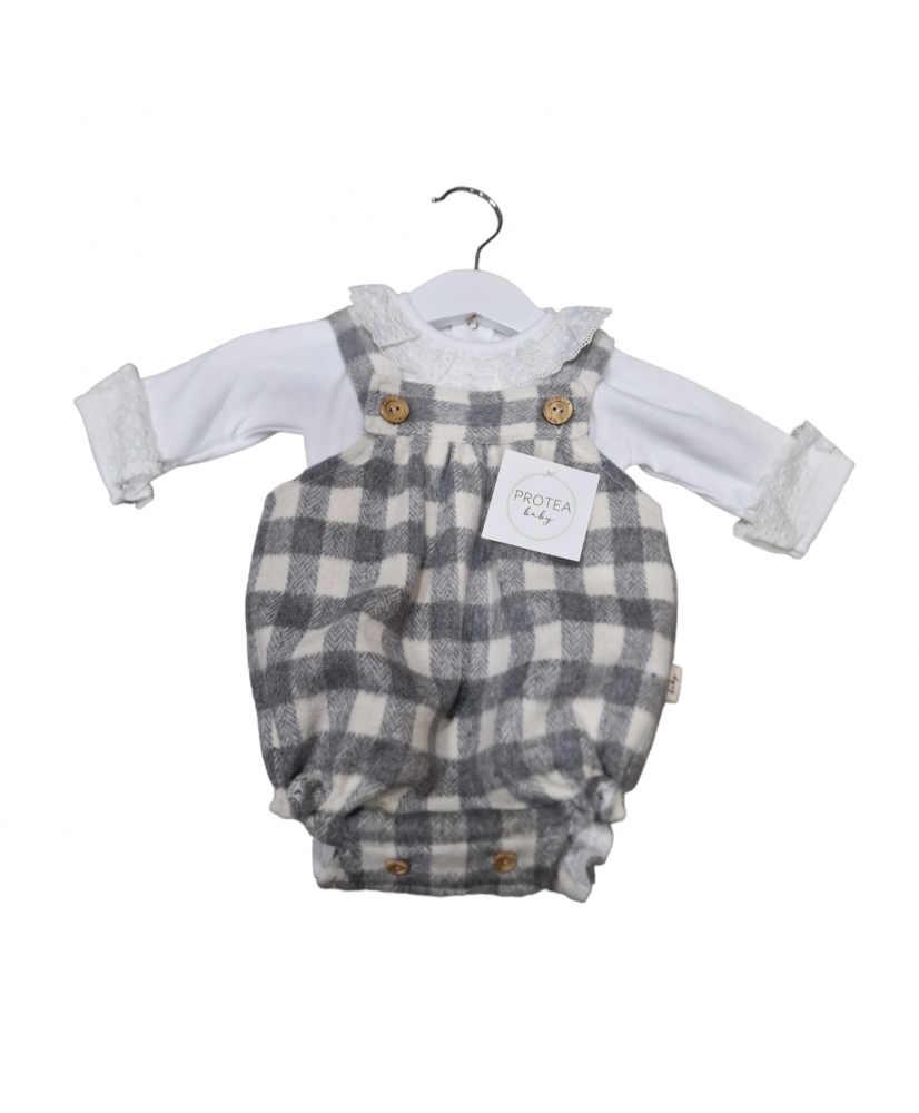 Conjunto Peto Bombacho Arles Gris y Body Blonda Blanco-Protea Baby Conjunto Peto Bombacho Arles Gris y Body Blonda Blanco-Protea Baby