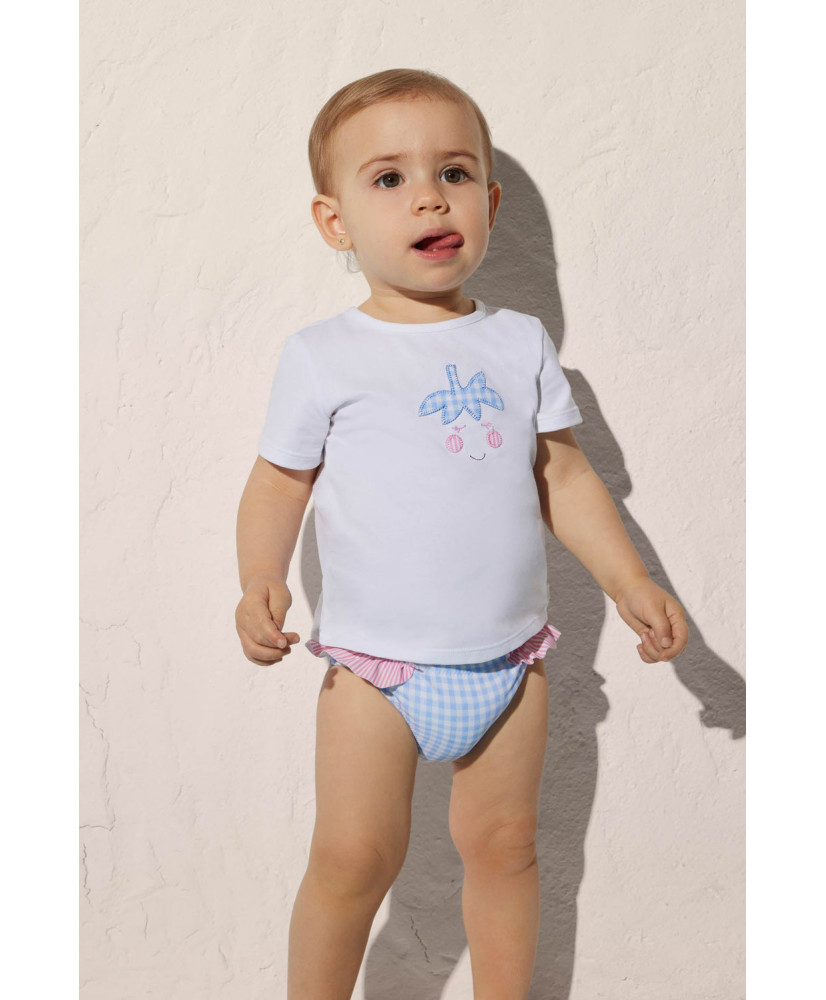 SET BAÑADOR CULETÍN BEBÉ VICHY Y CAMISETA BLANCA CON DETALLE -Yasabel Mora SET BAÑADOR CULETÍN BEBÉ VICHY Y CAMISETA BLANCA CON DETALLE -Yasabel Mora