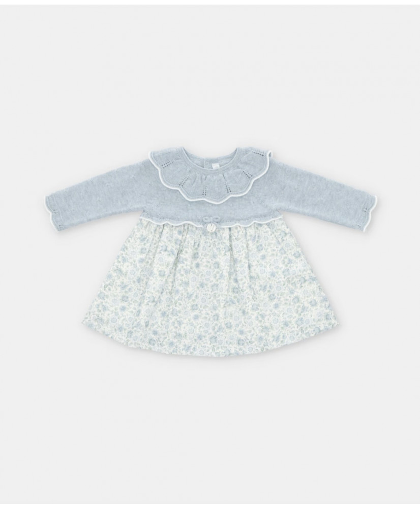Vestido de bebé niña combinado con florecitas en celeste grisáceo-Martín Aranda Vestido de bebé niña combinado con florecitas en celeste grisáceo-Martín Aranda